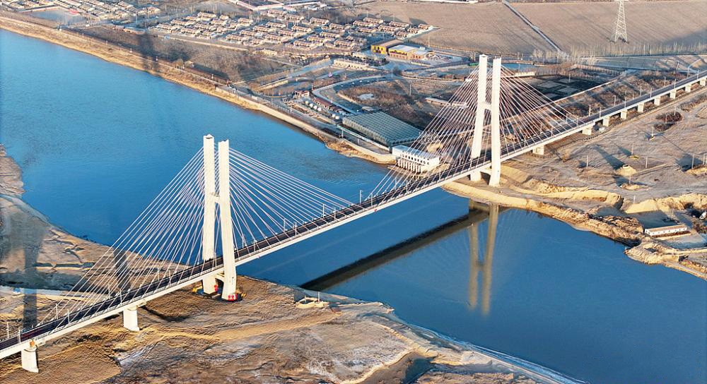 包銀高鐵烏海黃河特大橋助力全線貫通